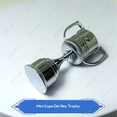 স্মল Copa Del Rey ফুটবল ট্রফি ডেস্ক কার শোকেস গিফট — ছবি 3